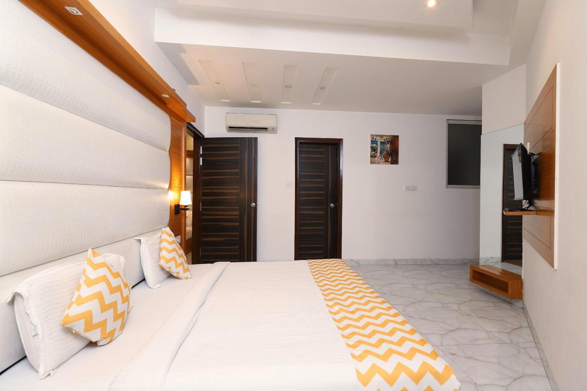 Hotel Star By Star Group- Near Delhi Airport New Delhi Eksteriør bilde