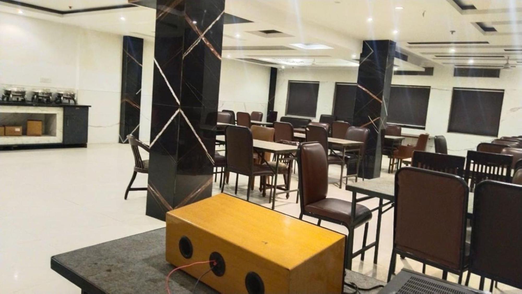 Hotel Star By Star Group- Near Delhi Airport New Delhi Eksteriør bilde
