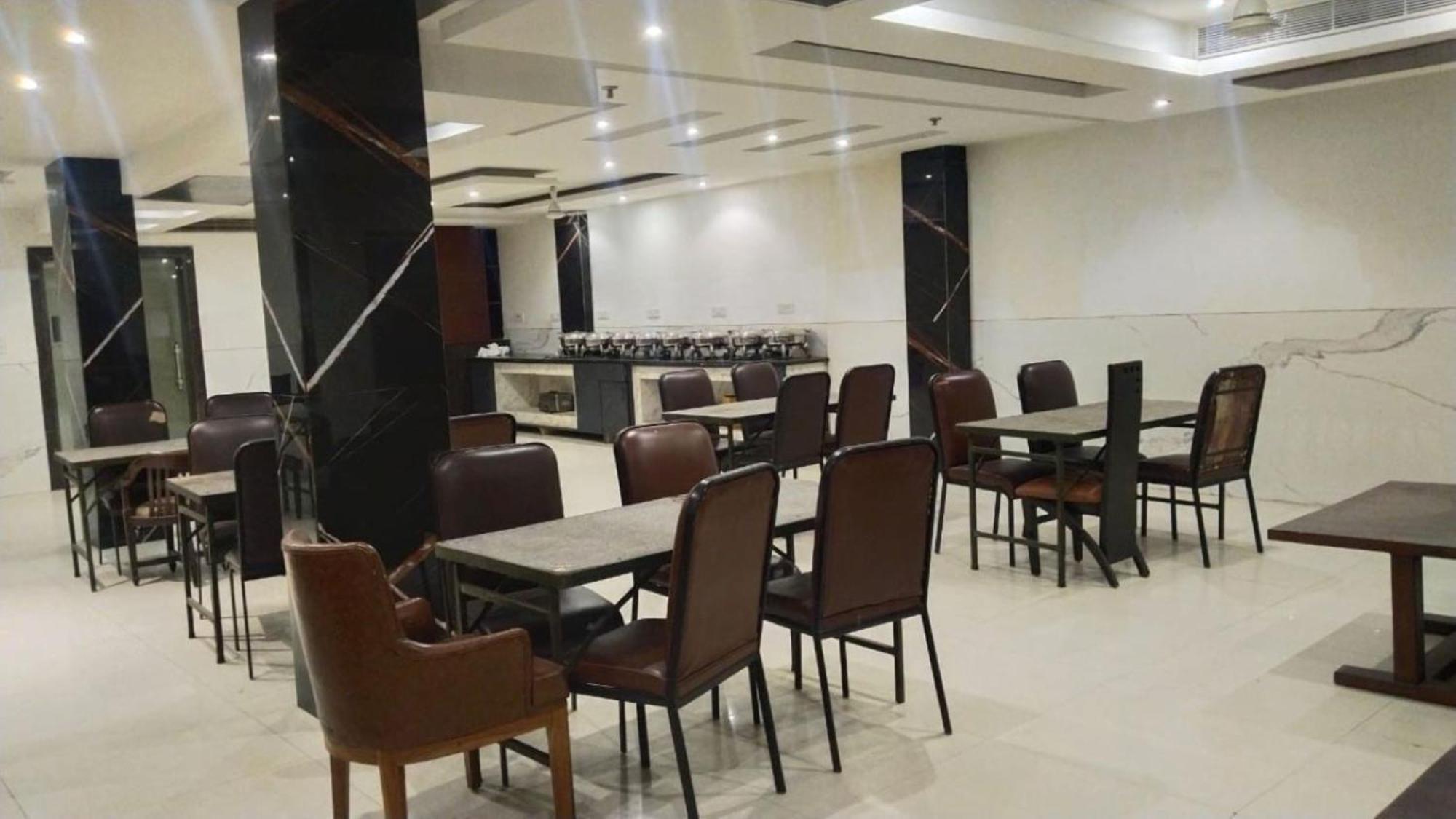 Hotel Star By Star Group- Near Delhi Airport New Delhi Eksteriør bilde
