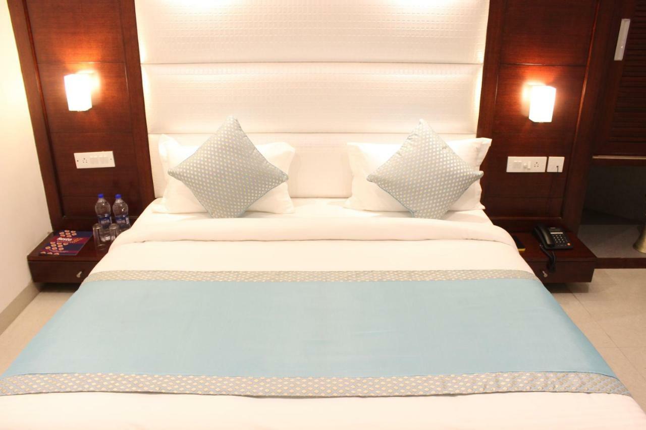 Hotel Star By Star Group- Near Delhi Airport New Delhi Eksteriør bilde